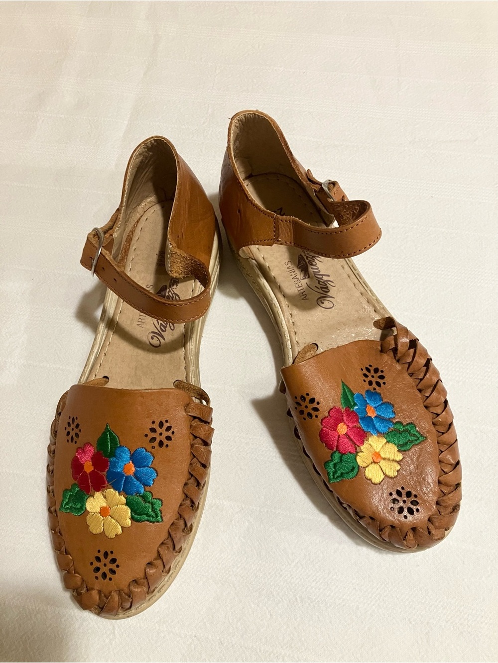Artesanias Vazquez Embroidered Leather Huarache Sandals US 8 Mex 25